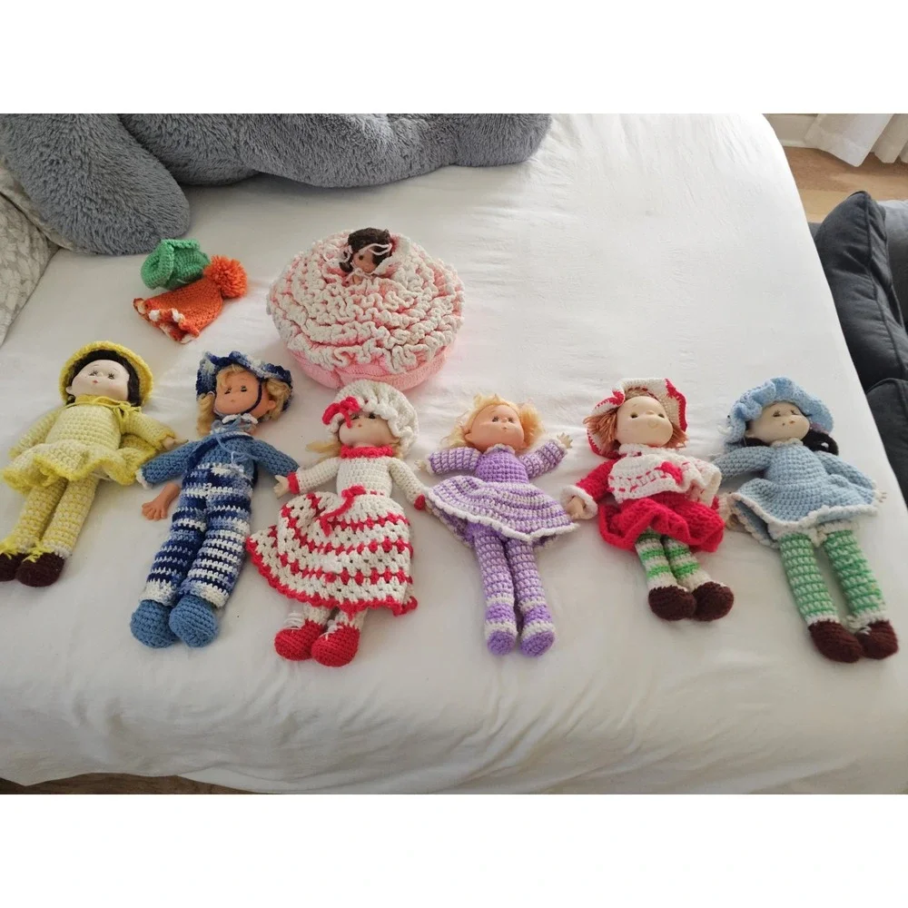 Vintage Handmade Crocheted Dolls Lot of 7+ Accessories Hong Kong Yarn Dolls READ